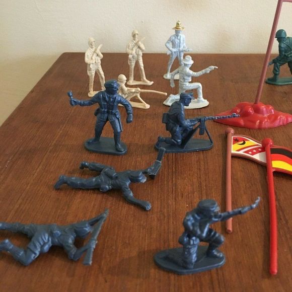 Plastic Army Guys Multicolor with Flags Lot of 23 - Picture 2 of 5